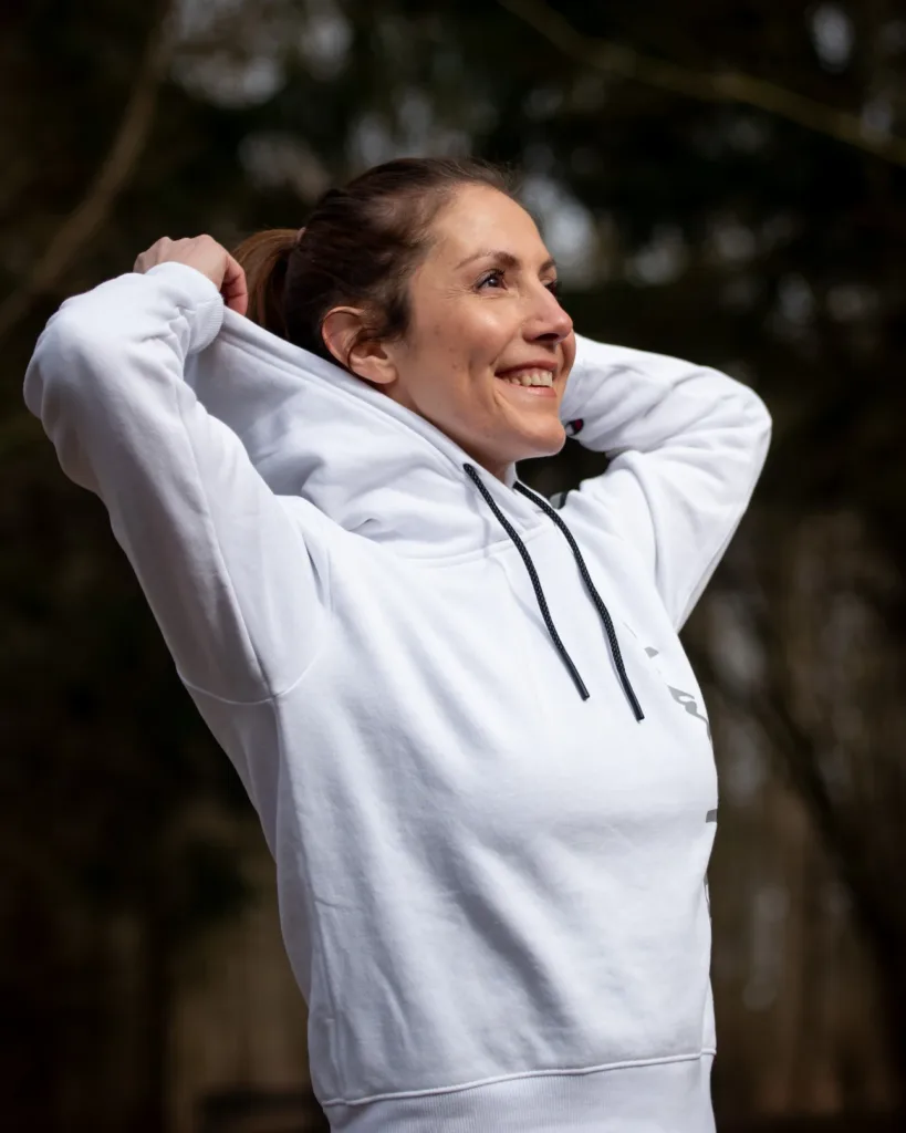 persoenlich Trainerin, weißer Pullover, glücklich